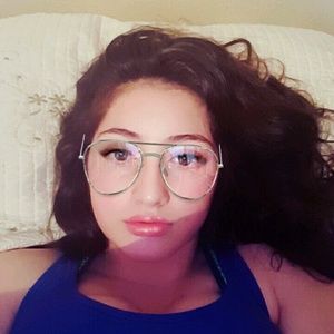 Meet your Posher, Aleza